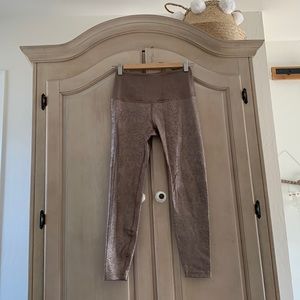 Beyond Yoga Snakeskin Metallic Leggings S LIKE NEW